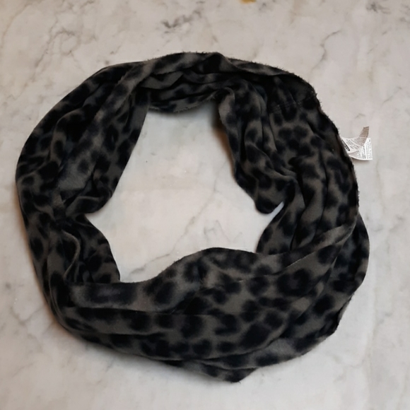 Old Navy Accessories - ❤Old navy scarf❤